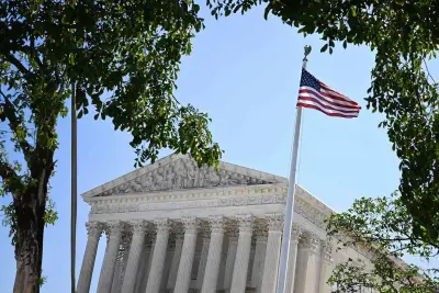 Supreme Court pauses deportations of Venezuelan migrants