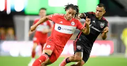 Watch: Baby runs onto field of Chicago Fire-D.C. United game